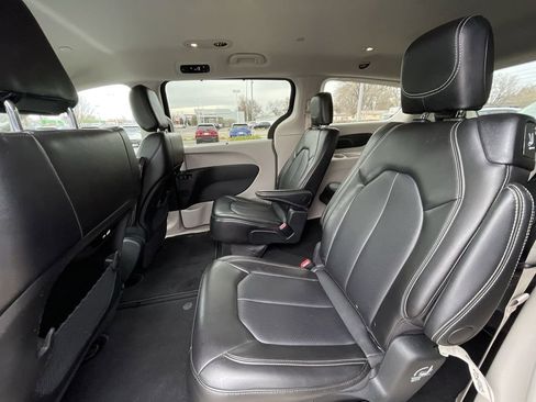 Used 2024 Chrysler Pacifica Touring-L FWD image 42
