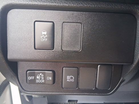Used 2022 Toyota Tacoma SR image 18