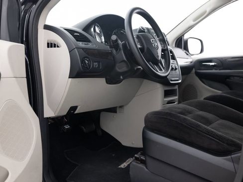 Used 2016 Dodge Grand Caravan American Value Package FWD image 26