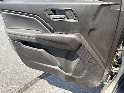 Used 2025 Chevrolet Colorado LT RWD image 11