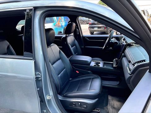 Used 2026 GMC Acadia Elevation w/ Elevation Premium Package AWD/4WD image 11
