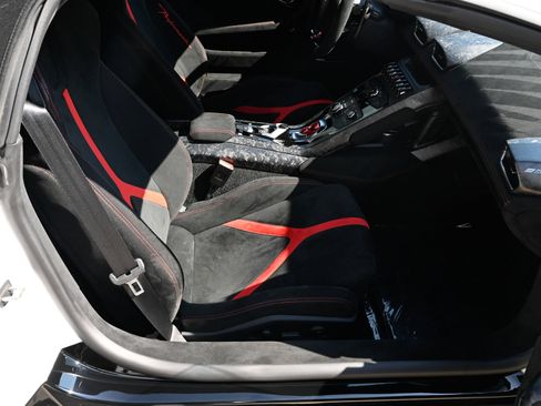 Used 2018 Lamborghini Huracan Performante image 40