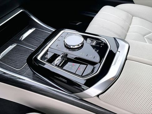Certified 2026 BMW 740i xDrive AWD/4WD image 17