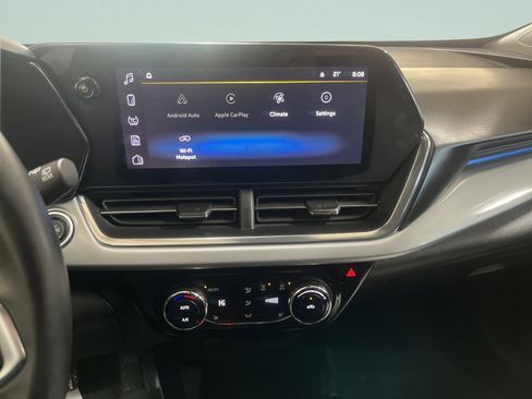 Used 2025 Chevrolet Trax LT w/ LT Convenience Package image 14