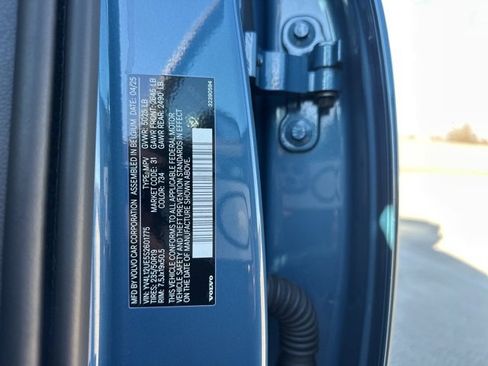 Certified 2025 Volvo XC40 B5 Plus image 32