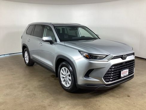 Used 2025 Toyota Grand Highlander AWD Hybrid image 3