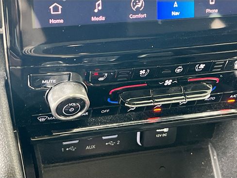 Used 2022 Jeep Grand Cherokee Overland w/ Luxury Tech Group IV image 19