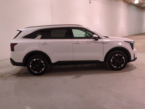 Certified 2025 Kia Sorento S image 3