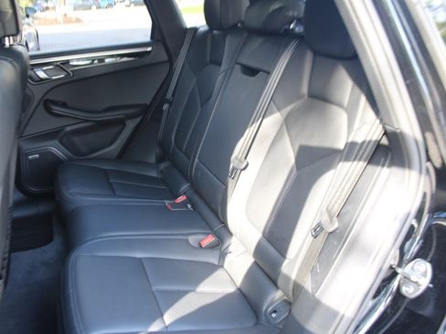 Used 2025 Porsche Macan image 38