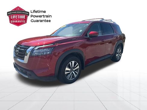 Used 2025 Nissan Pathfinder SL AWD/4WD image 3