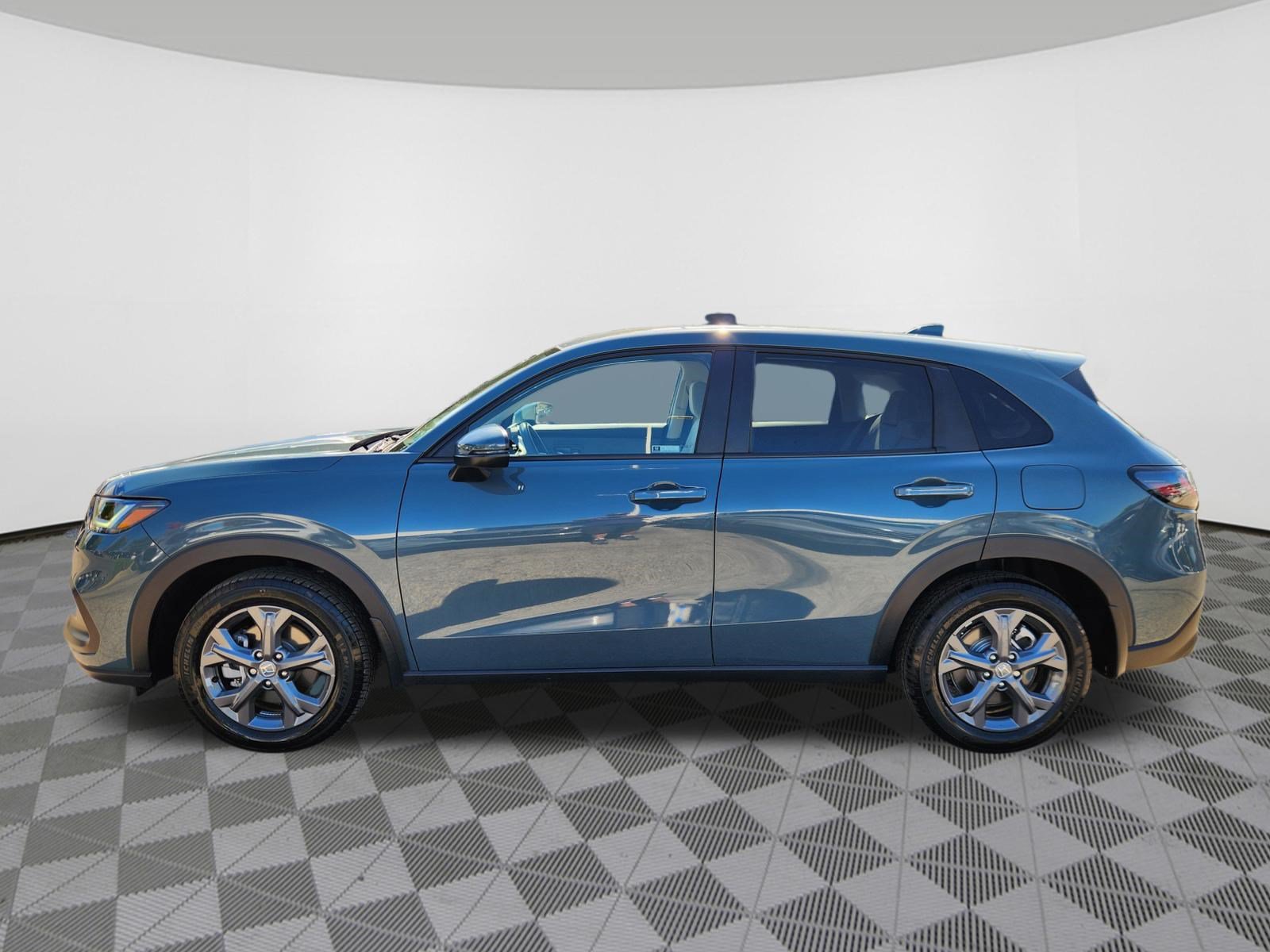 Certified 2027 Honda HR-V LX image 5