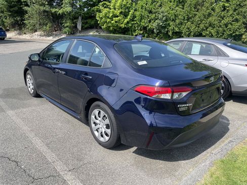 Used 2025 Toyota Corolla LE FWD image 4