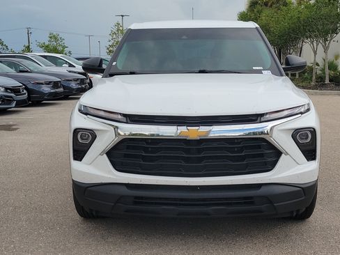 Used 2025 Chevrolet TrailBlazer LS w/ LS Convenience Package FWD image 2