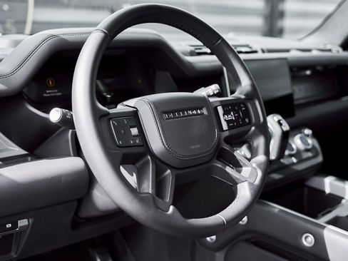 Used 2025 Land Rover Defender 110 V8 image 40