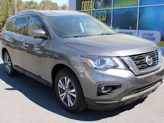 Used 2020 Nissan Pathfinder SL image 1