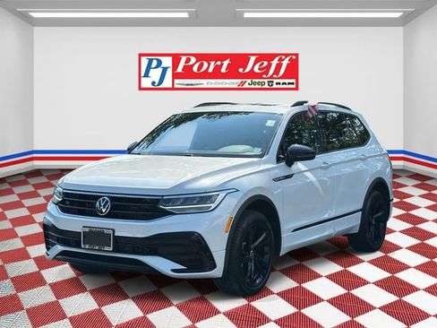 Used 2023 Volkswagen Tiguan SE R-Line image 1