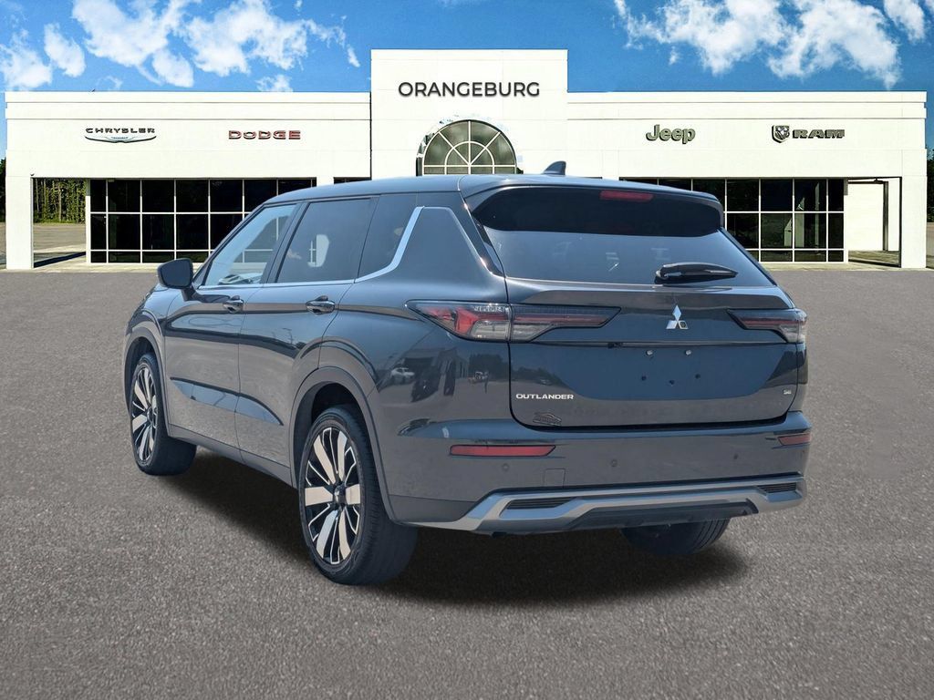 Used 2025 Mitsubishi Outlander SE FWD image 6
