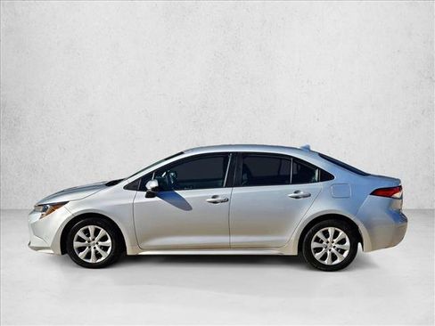 Used 2021 Toyota Corolla LE image 9