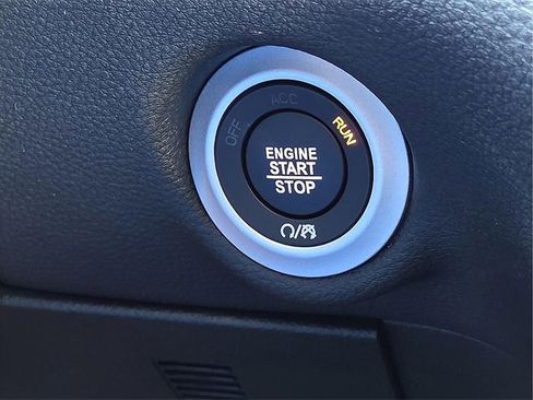 New 2026 Chrysler Pacifica Select image 17