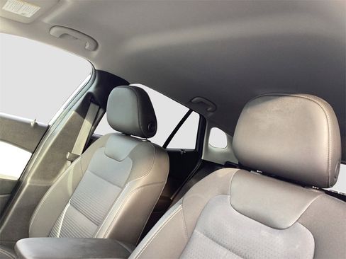 Used 2024 Chevrolet Trax LT w/ LT Convenience Package image 26