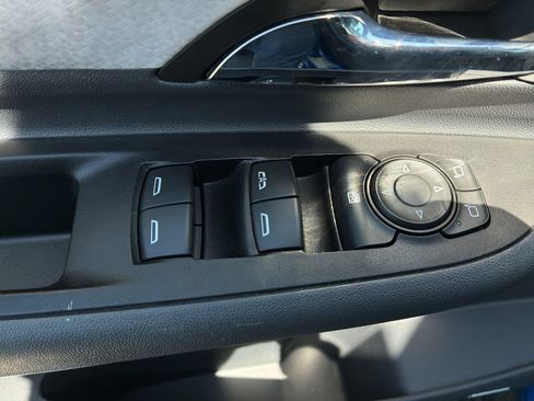 Used 2021 Chevrolet Bolt Premier w/ Infotainment Package FWD image 20