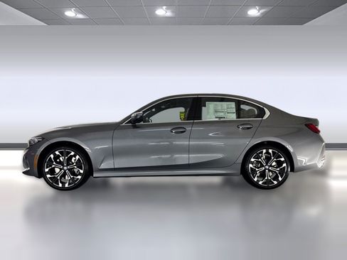 Used 2026 BMW 330i Sedan w/ Premium Package RWD image 2