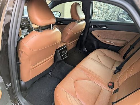 Used 2019 Toyota Avalon Limited FWD image 27