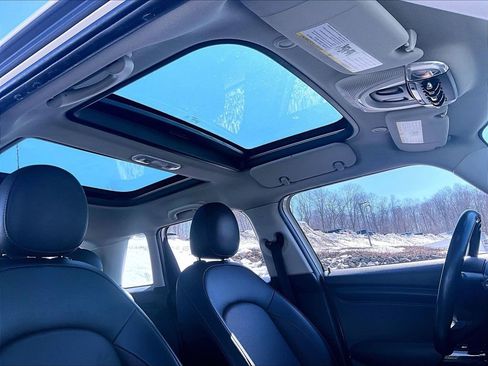 Used 2016 MINI Cooper 4-Door Hardtop image 18