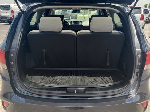Used 2017 Hyundai Santa Fe SE w/ Cargo Package FWD image 7