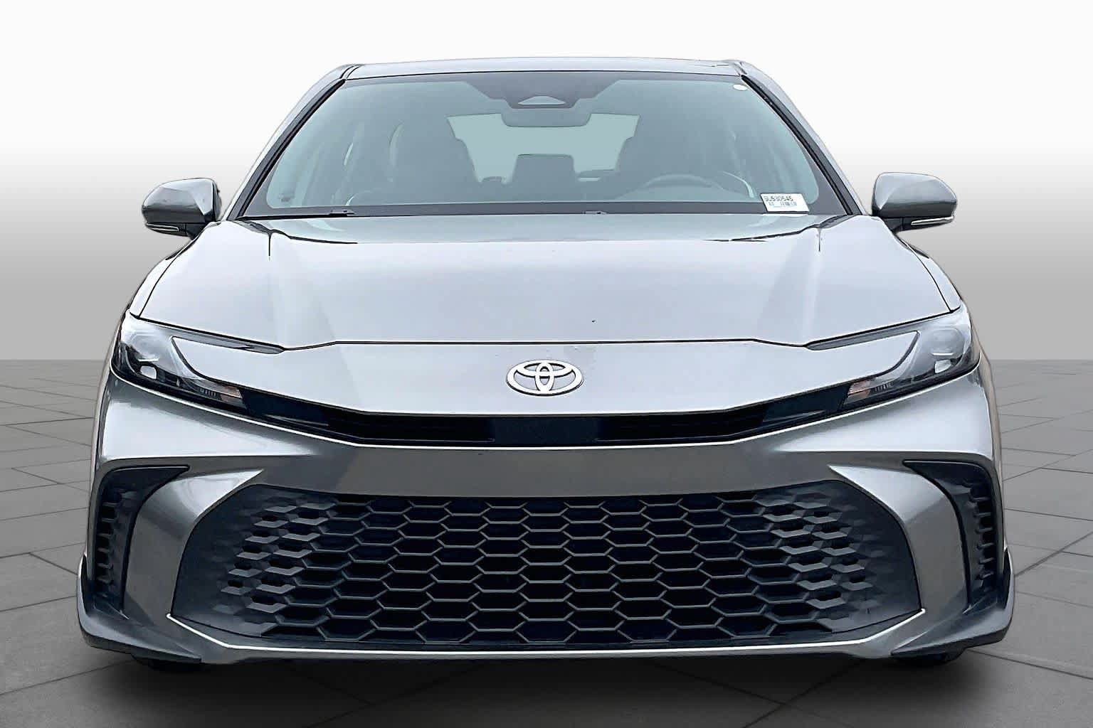 Used 2025 Toyota Camry SE w/ Convenience Package AWD/4WD image 4