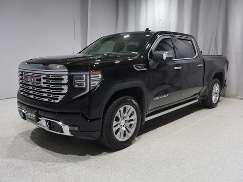 Used 2023 GMC Sierra 1500 Denali w/ Technology Package AWD/4WD image 6