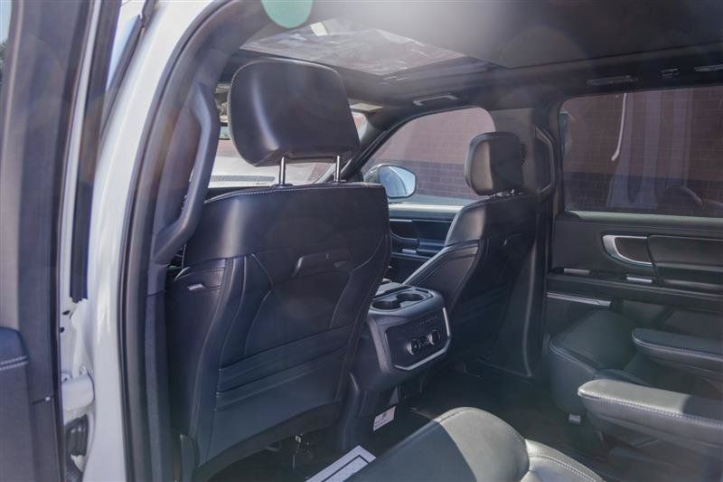 Used 2025 Ford Expedition Platinum w/ Stealth Appearance Package AWD/4WD image 37