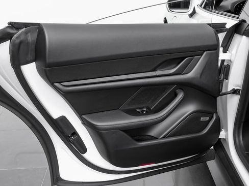 Used 2022 Porsche Taycan image 60