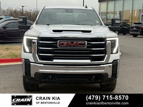 Used 2024 GMC Sierra 2500 SLE AWD/4WD image 2