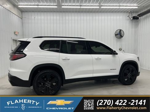 Used 2025 GMC Acadia Elevation w/ Elevation Premium Package FWD image 2