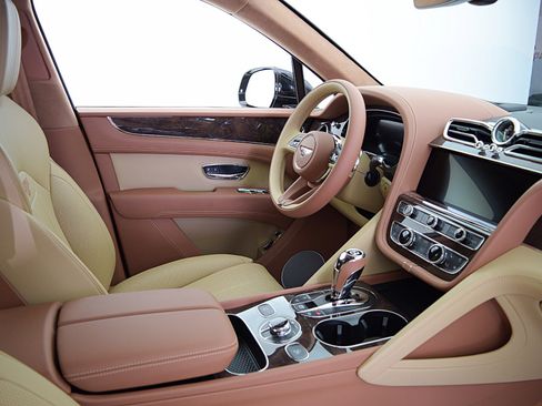 Used 2024 Bentley Bentayga image 33