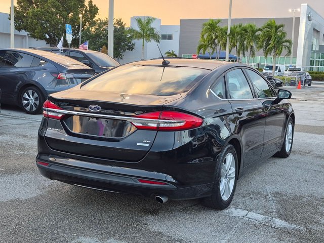 Used 2018 Ford Fusion SE w/ Fusion SE Technology Package FWD image 5