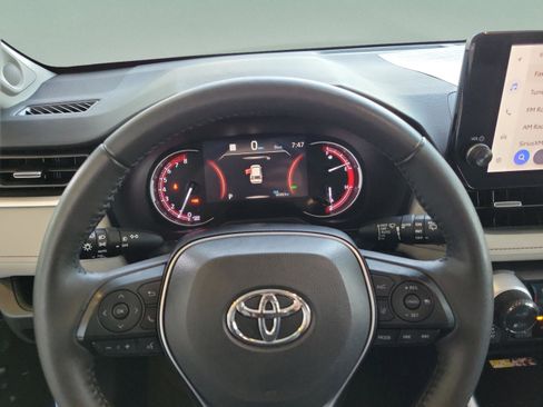 Used 2023 Toyota RAV4 XLE Premium image 17
