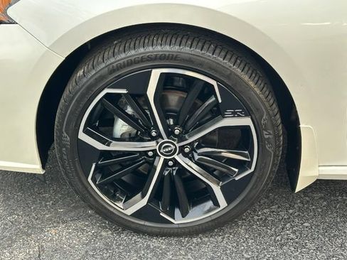 Certified 2024 Nissan Altima 2.5 SR w/ SR Premium Package AWD/4WD image 9