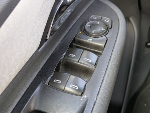 Used 2019 Chevrolet Bolt Premier w/ Infotainment Package image 18