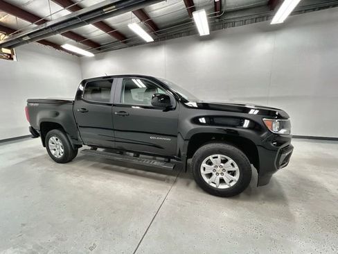 Certified 2022 Chevrolet Colorado LT w/ Luxury Package AWD/4WD image 9