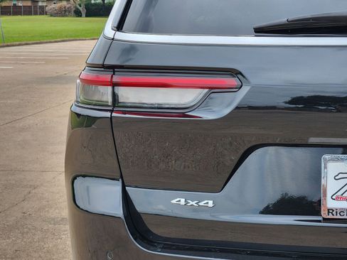 Used 2023 Jeep Grand Cherokee L Summit AWD/4WD image 14