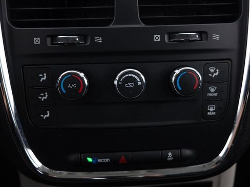 Used 2016 Dodge Grand Caravan American Value Package FWD image 34