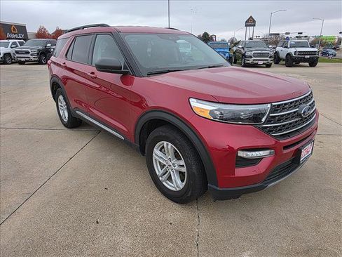 Used 2023 Ford Explorer XLT w/ Equipment Group 202A image 3