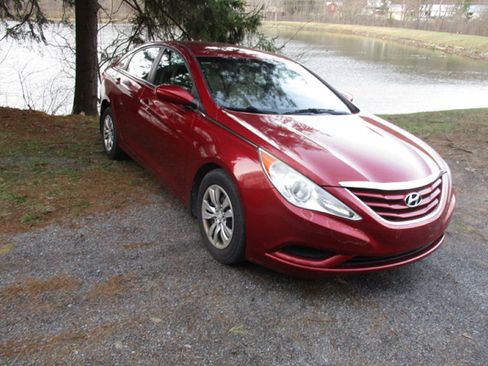 Used 2011 Hyundai Sonata GLS image 2