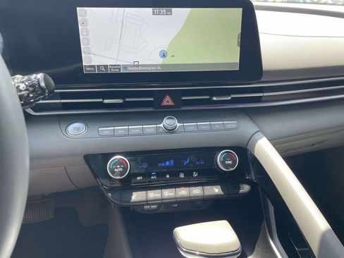 Used 2025 Hyundai Elantra SEL FWD image 16