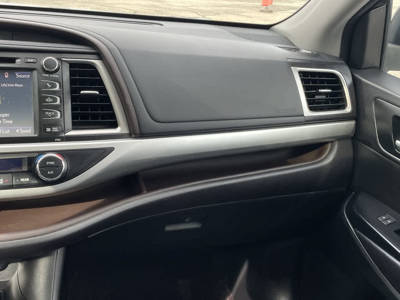 Used 2015 Toyota Highlander XLE AWD/4WD image 16