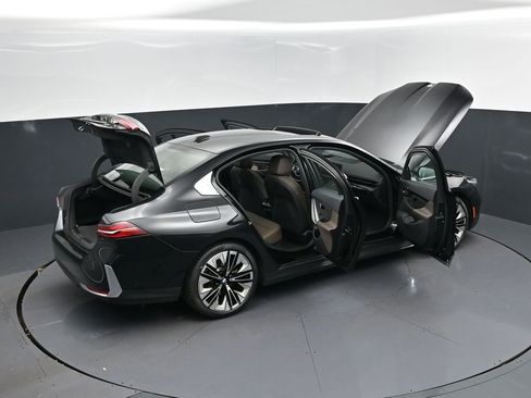 Certified 2025 BMW 530i image 49