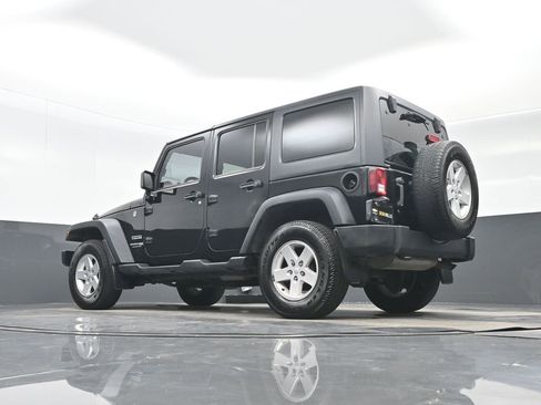 Used 2018 Jeep Wrangler Unlimited Sport S AWD/4WD image 28
