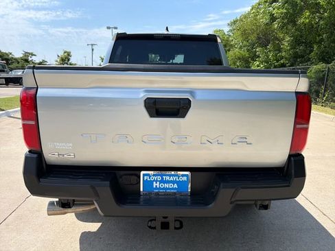 Used 2025 Toyota Tacoma SR AWD/4WD image 4